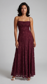 Rückenfreies Schnürkleid